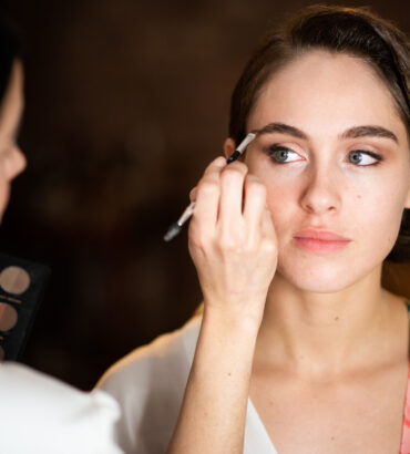 How to choose a reliable bridal makeup service for your wedding?