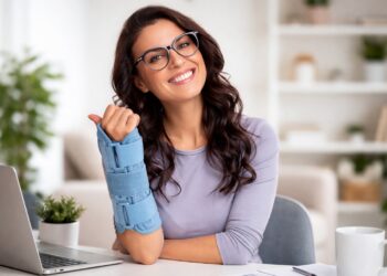 FEATOL Wrist Brace for Carpal Tunnel