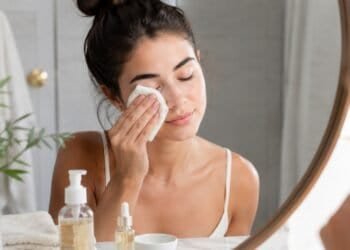 What Is the Fastest Way to Remove Eyelash Extensions at Home